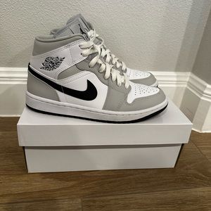 Jordan 1 Mid Womens Grey Fog Size 8